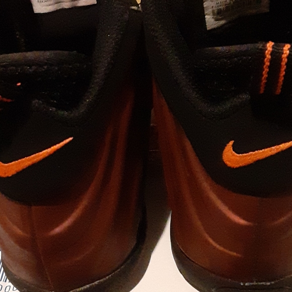 Nikes - Picture 2 of 5